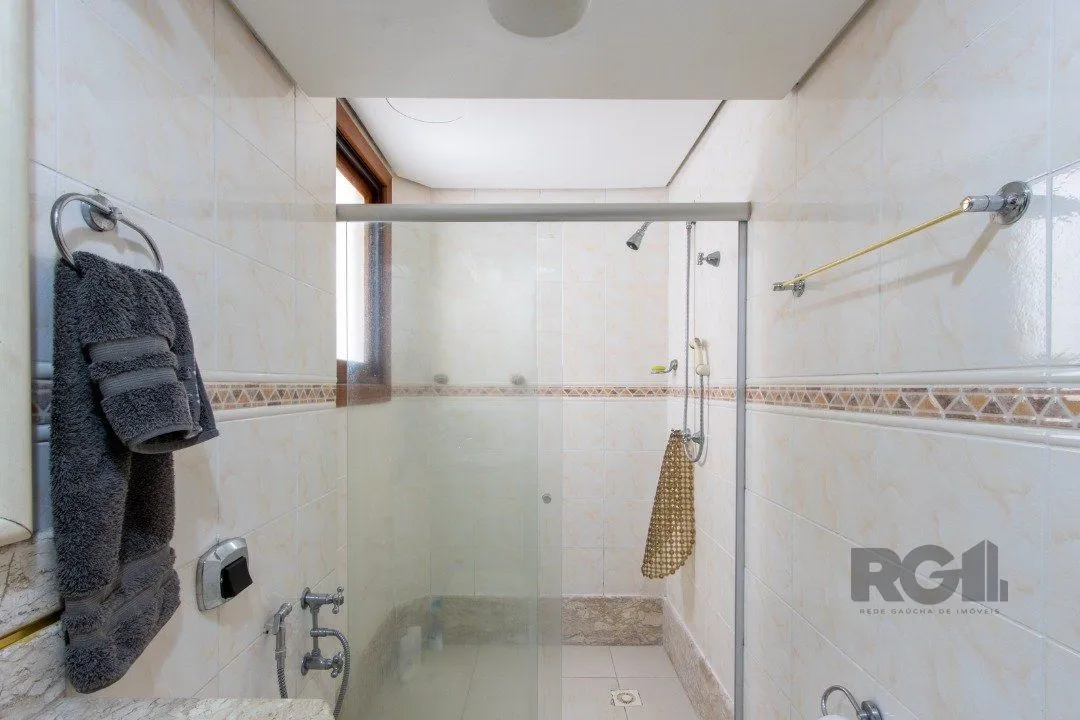Imagem Apartamento semi mobiliado de 3 quartos com suíte no bairro Tristeza junto ao Colégio Mãe de Deus
