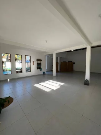Imagem CASA BOMBAÇA COM SALÃO DE EVENTOS