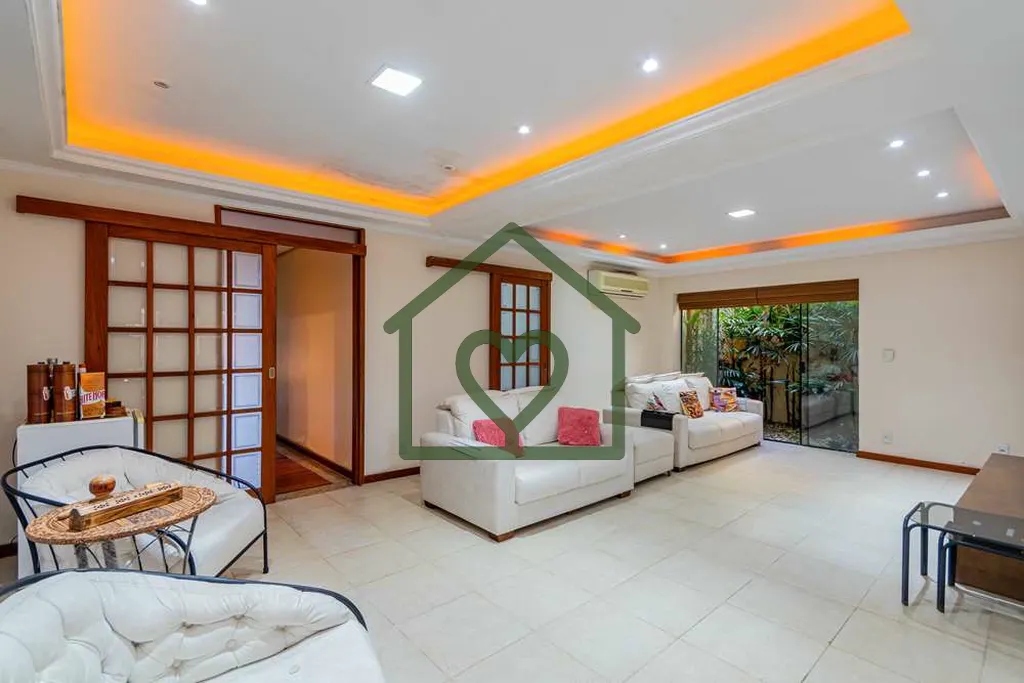 Imagem Descubra Seu Novo Lar ou Espaço Comercial! 
Apresentamos esta excelente casa térrea com sobrado no...