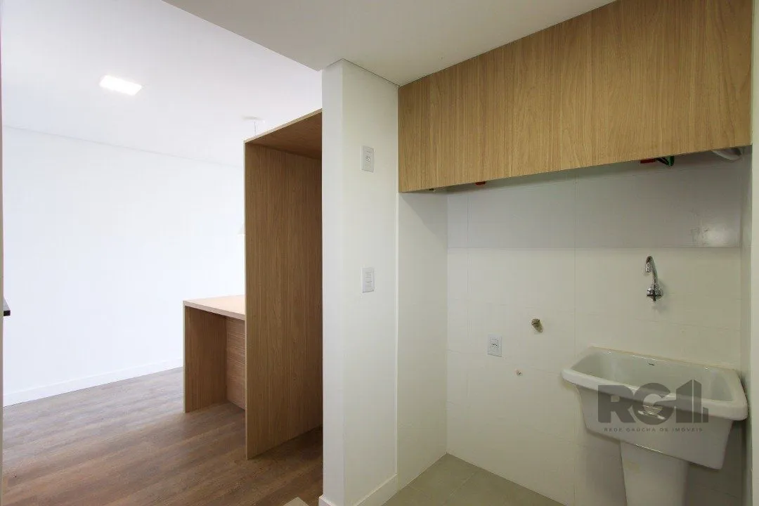 Imagem Apartamento em Porto Alegre no Bairro Petrópolis, de 2 quartos, semi mobiliado.