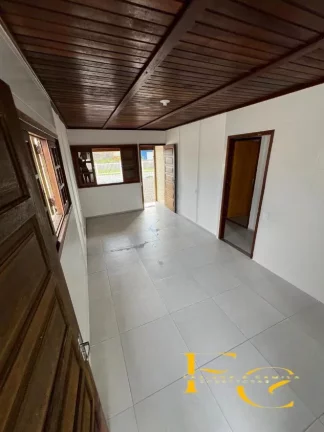 Imagem Imperdível oportunidade de morar na praia! Casa à venda em Erechim, próximo ao Centro de Balneário Arroio do Silva, em Santa Catarina!