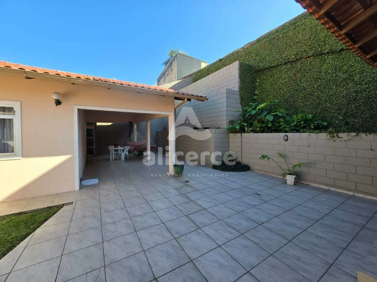 Imagem Se você busca espaço, conforto e ótima localização, essa casa é perfeita para você!