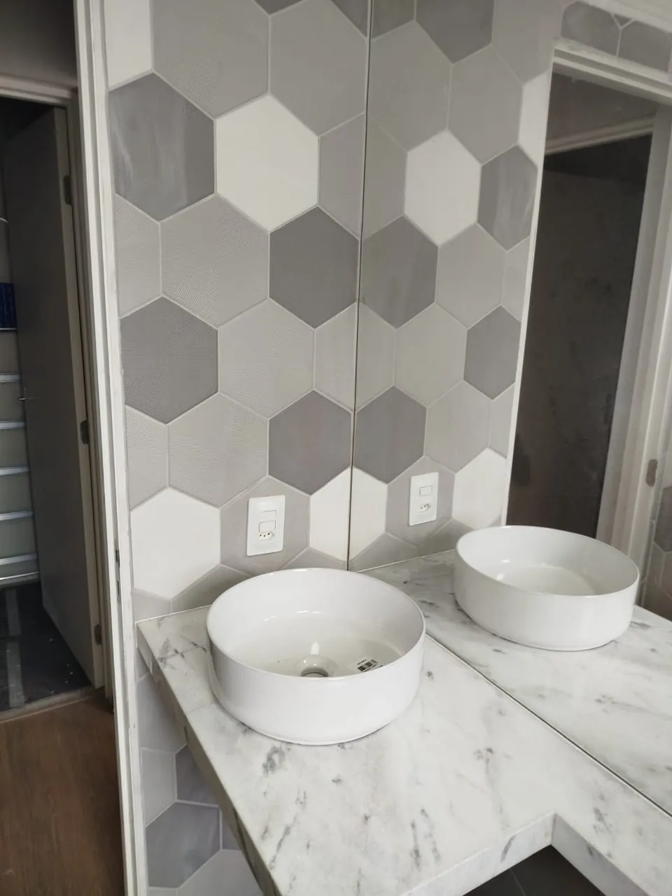 Imagem Apartamento em andar alto - Residencial Paris estuda permuta por lote