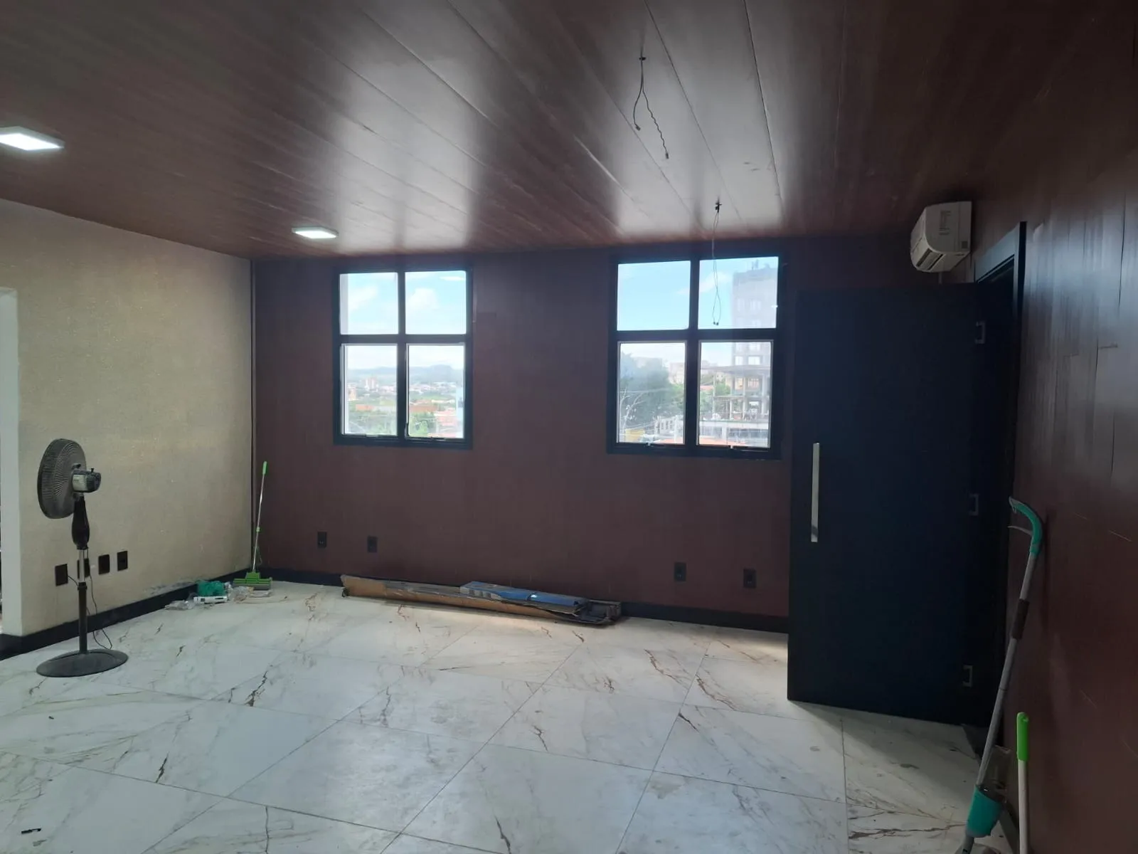 Imagem Sala comercial 200m² Condomínio Black e Whitte- Sorocaba/SP