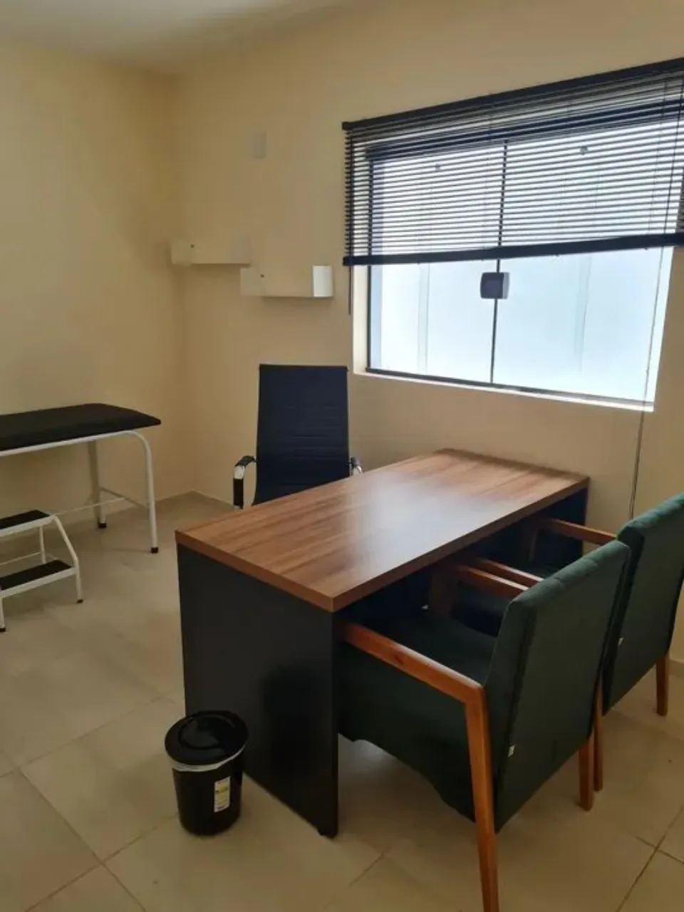 Imagem Aluguel de Casa Comercial na Vila Olímpia, Sorocaba-SP: 5 Quartos, 1 Sala, 4 Banheiros, 200m² de Área Disponíveis!