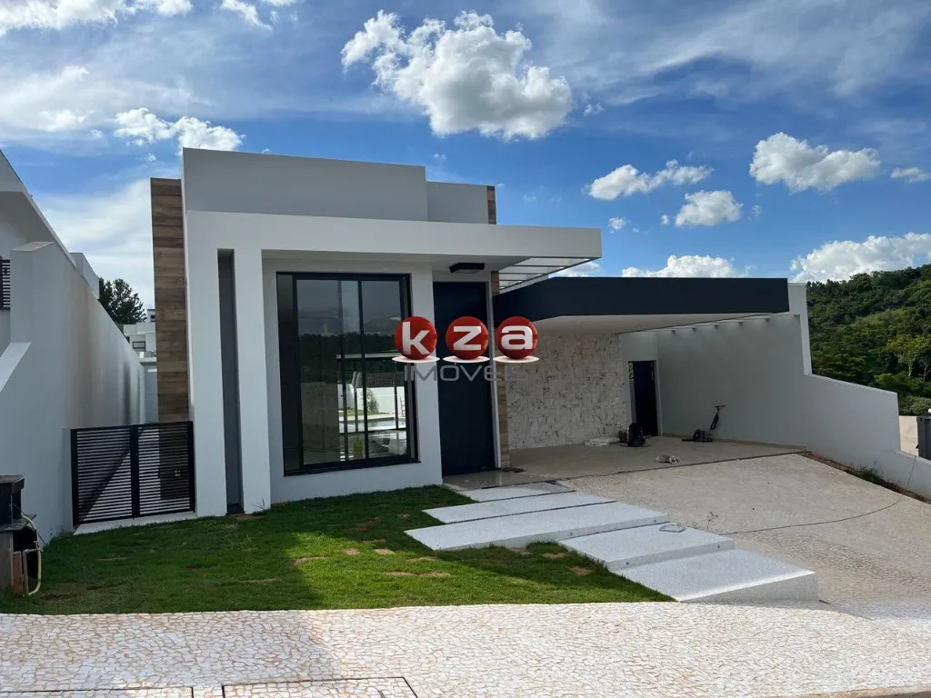 Imagem Imóvel de luxo: Casa em condomínio à venda em Vinhedo - SP, com 3 suítes, 4 salas e 310m² de área
