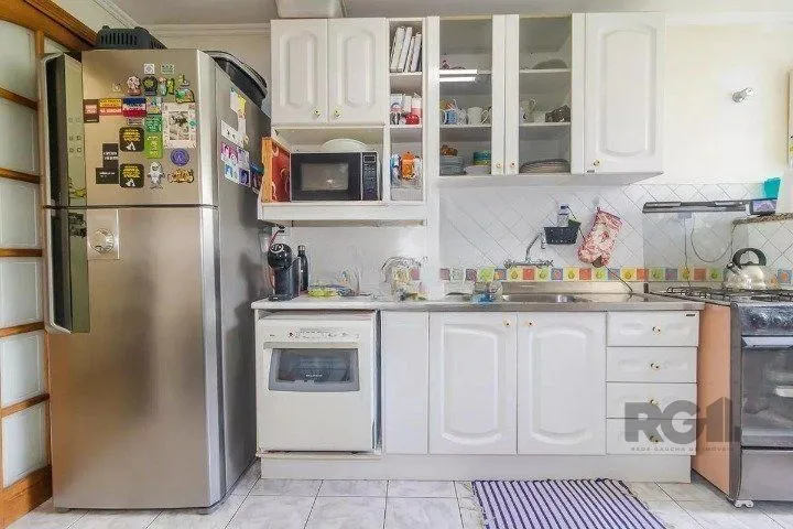 Imagem Apartamento com 2 dormitórios reversível para 3, e condomínio com portaria 24h, salão de festas, quadra e playground. Próximo à Orla e BarraShopping.