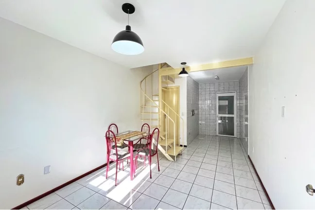 Imagem Casa em Condomínio para venda no bairro Vila Nova em Porto Alegre