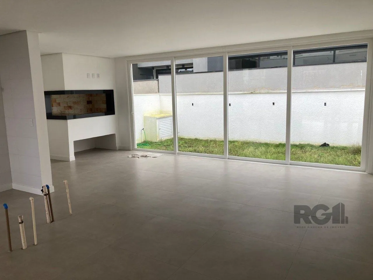 Imagem Casa 2 dormitórios, 1 suíte, 4 vagas, Bairro Central Park