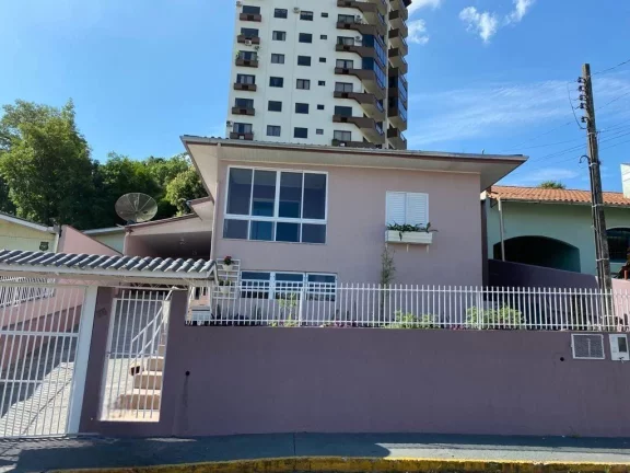 Imagem Casa para Venda em Concórdia, Centro, 3 dormitórios, 2 banheiros
