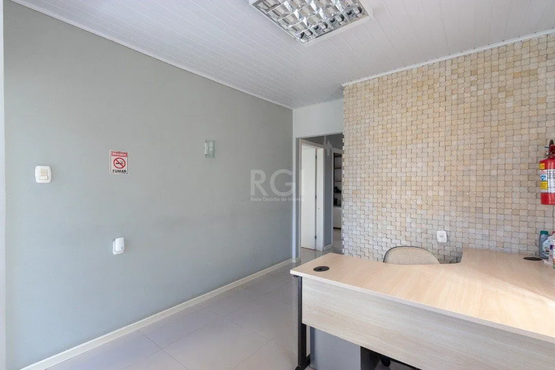 Imagem Casa para Venda - 199.62m², 5 dormitórios, 15 vagas - Tristeza