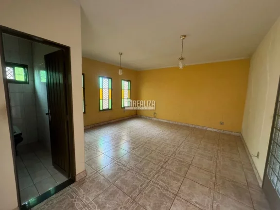 Imagem Casa de 3 dormitórios à venda no bairro Fabrício em Uberaba