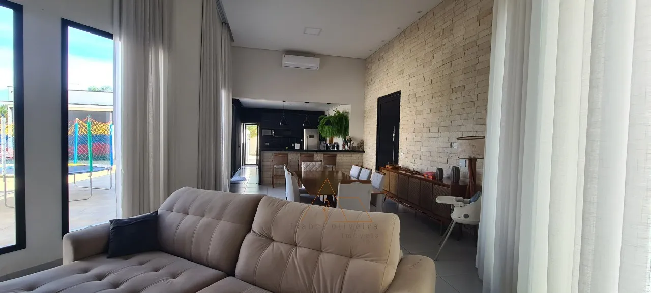 Imagem Imperdível! Casa à venda em Salto-SP, Condomínio Terras de Mont Serrat. 4 quartos, 2 suíte, 2 salas, 6 banheiros, 6 vagas de garagem, 335m².