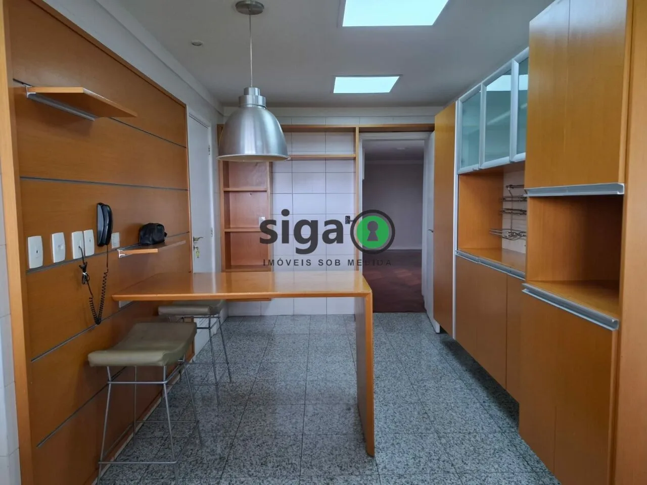 Imagem Apartamento disponível para locação - 400m²- 4 suítes - 5 vagas - Depósito privativo