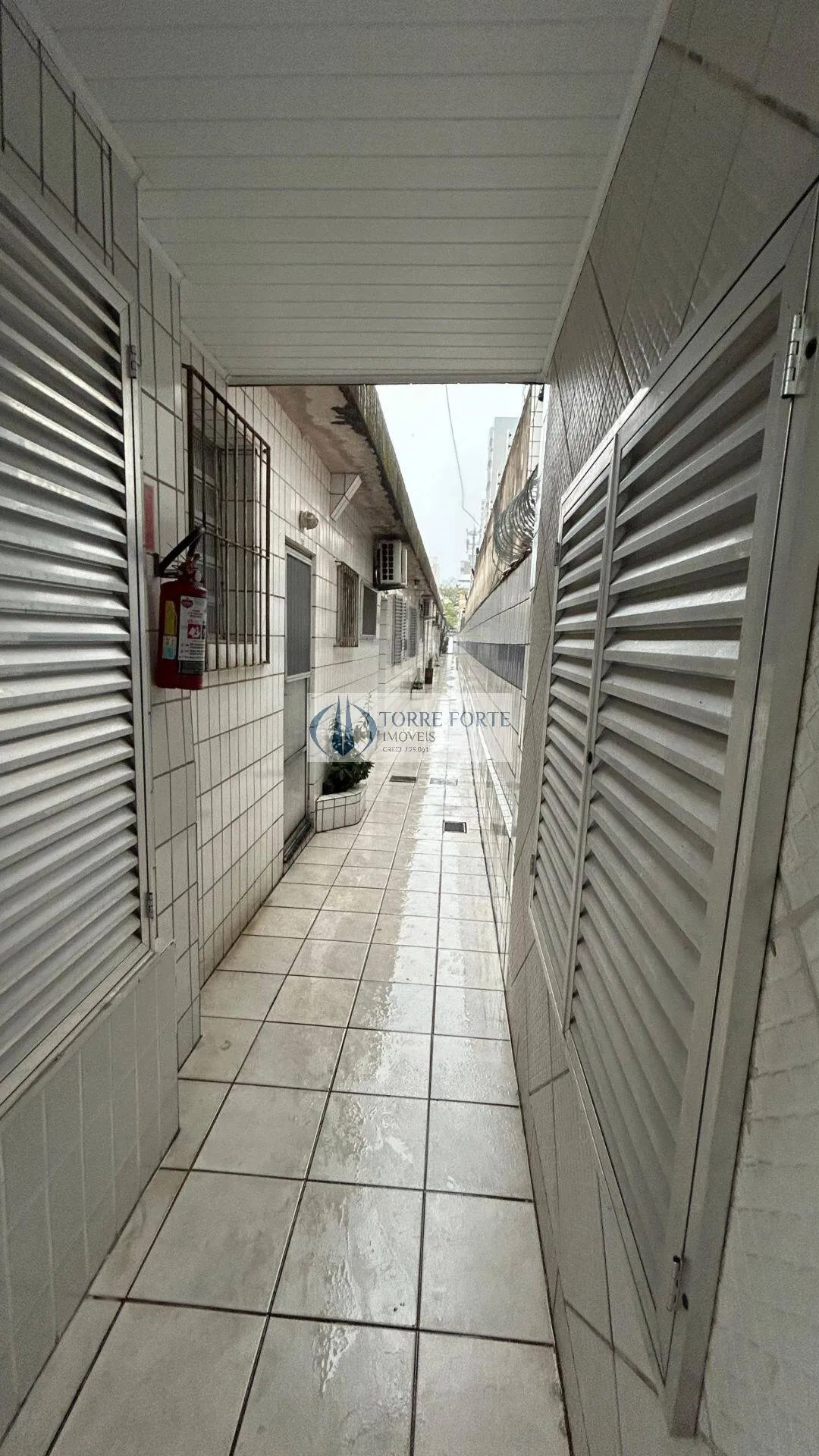 Imagem Apartamento todo reformado com ar condicionado, 60 metros da Praia
