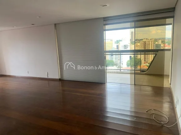 Imagem Apartamento espaçoso com 198m² em andar alto, muito bem iluminado pelo sol da manhã. Possui livin...