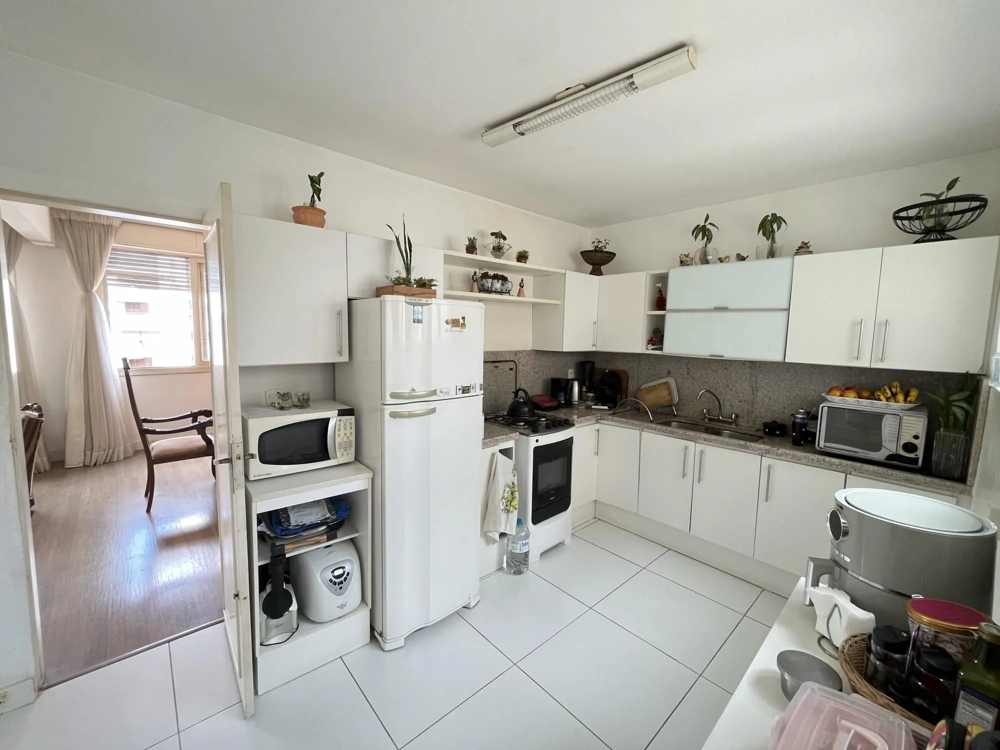 Imagem 3 quartos, gabinete ou 4º quartos e 1 vaga de garagem junto ao Moinhos de Vento