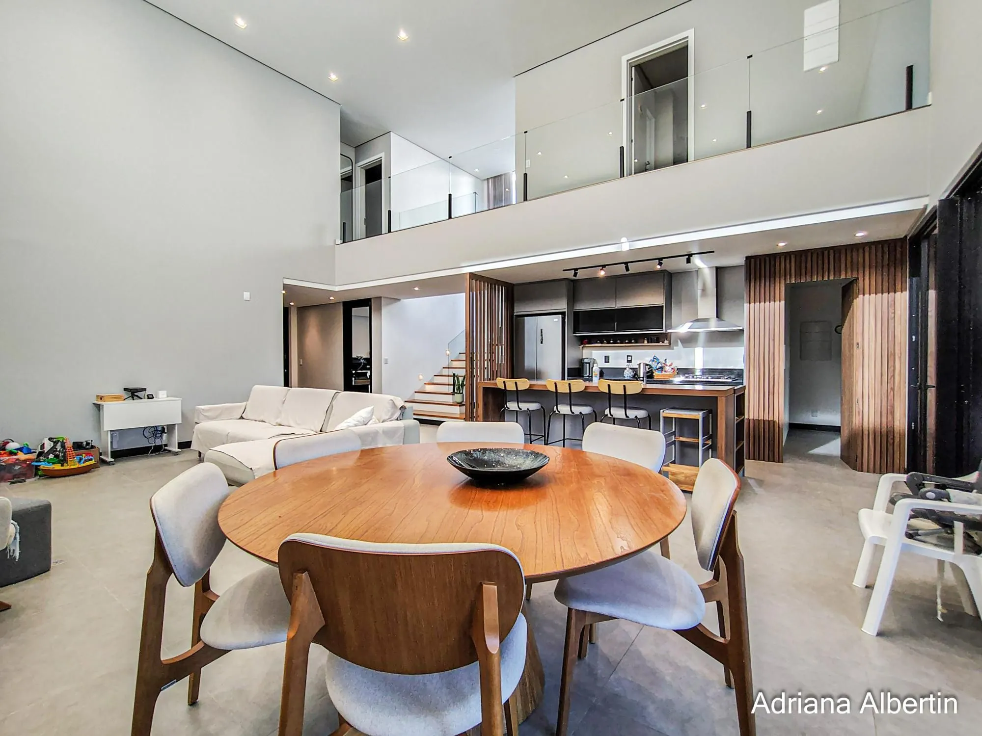 Imagem Casa com 345m², piscina e vista para o Guaiba