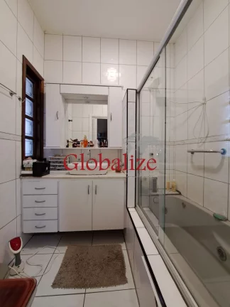 Imagem Sobrado à venda com 118m², 3 quartos, 2 suítes, 2 vagas, churrasqueira por R$1015.000,00 no Boqueirão em Santos