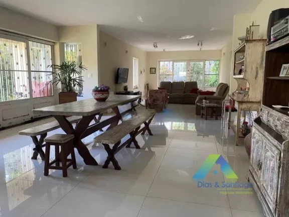 Foto do imóvel Casa com 5 dormitórios e 6 vagas para locação em Bosque da Saúde/SP!