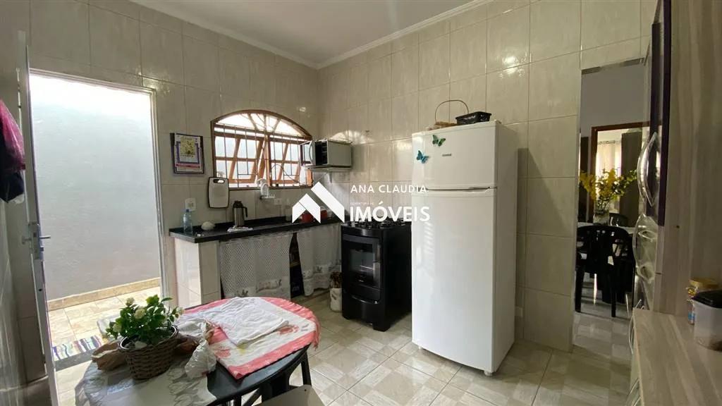 Imagem Casa na praia lado serra em ótima localização bairro de moradores fixos a 500 metros do mar .