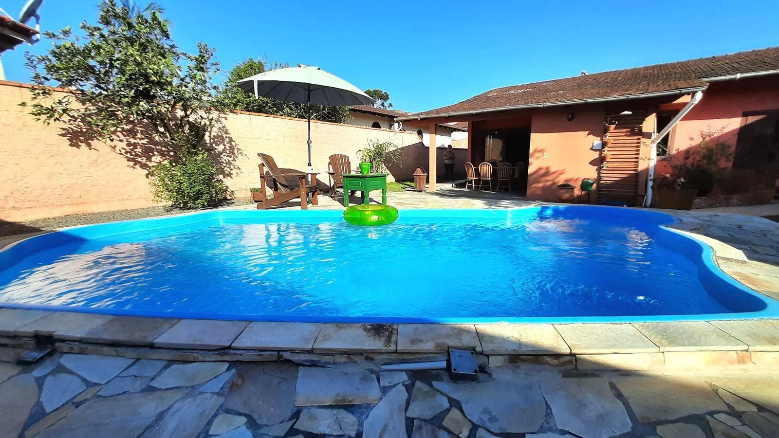 Imagem Casa Semi Averbada no Bairro Floresta com piscina