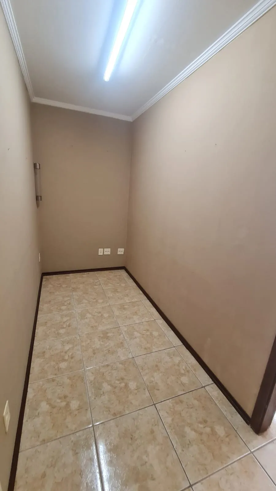 Imagem Sala comercial à venda, Centro de Sorocaba, 25 m², recepção, pronta para uso, próxima à Rua São Bento e ao Boulevard Braguinha, ideal para escritório