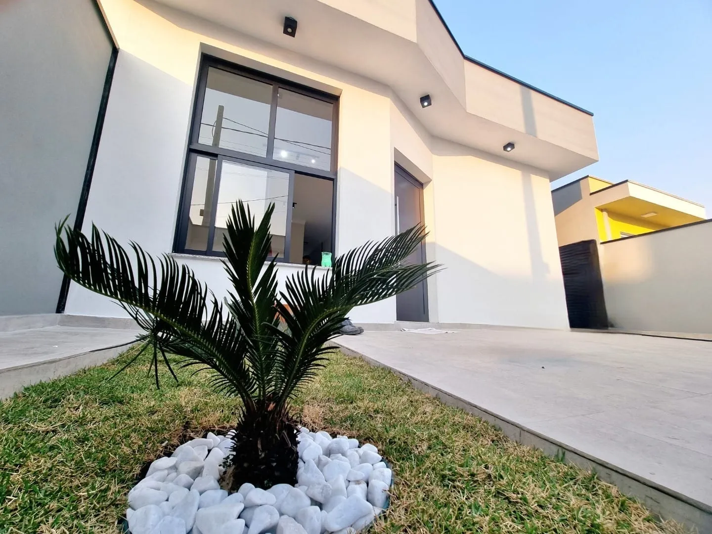 Imagem Casa térrea moderna com 3 dormitórios, suíte, closet, área gourmet e acabamentos de alta qualidade e bom gosto.