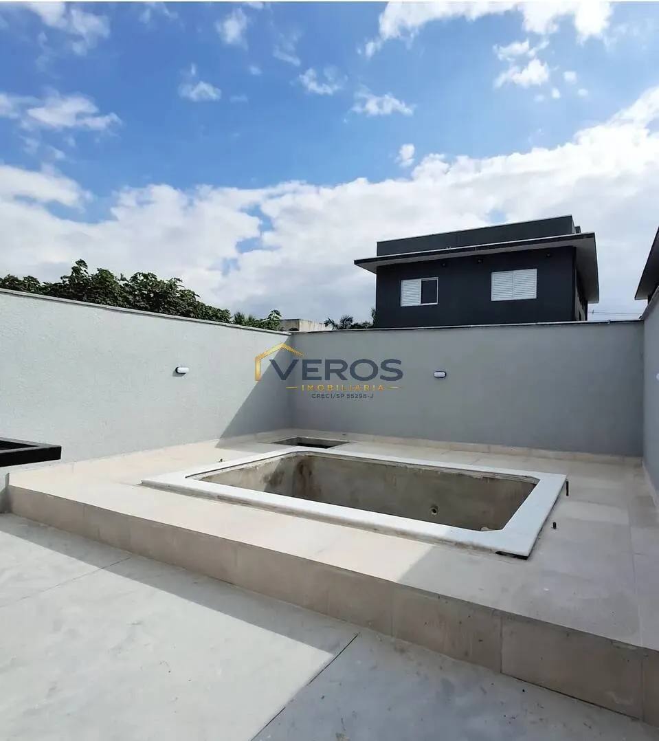 Foto do imóvel Casa térrea a venda com 3 dormitórios e piscina no Balneário dos Golfinhos