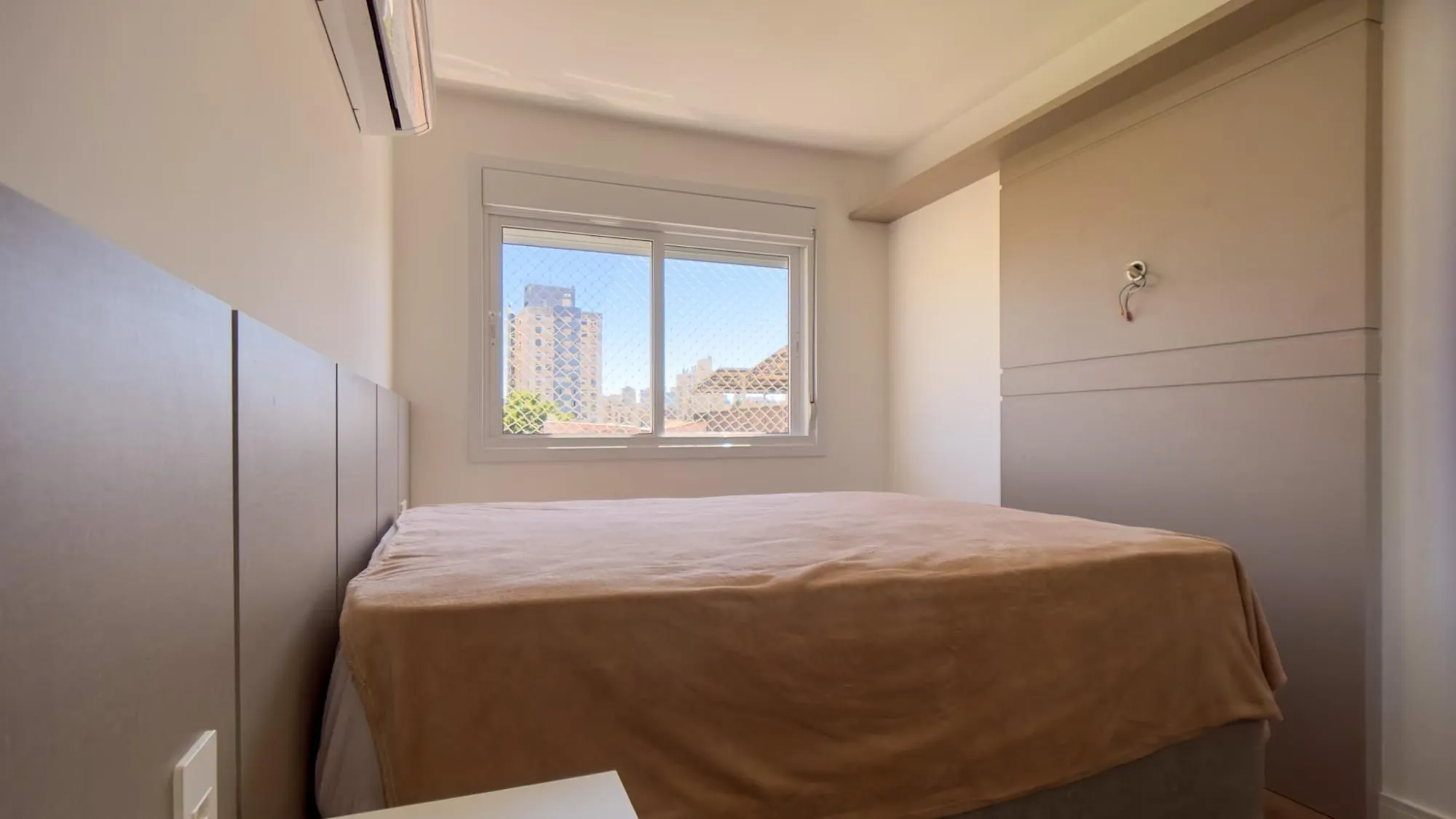 Imagem Excelente apartamento 2 dormitorios semi mobiliado localizado na cidade baixa