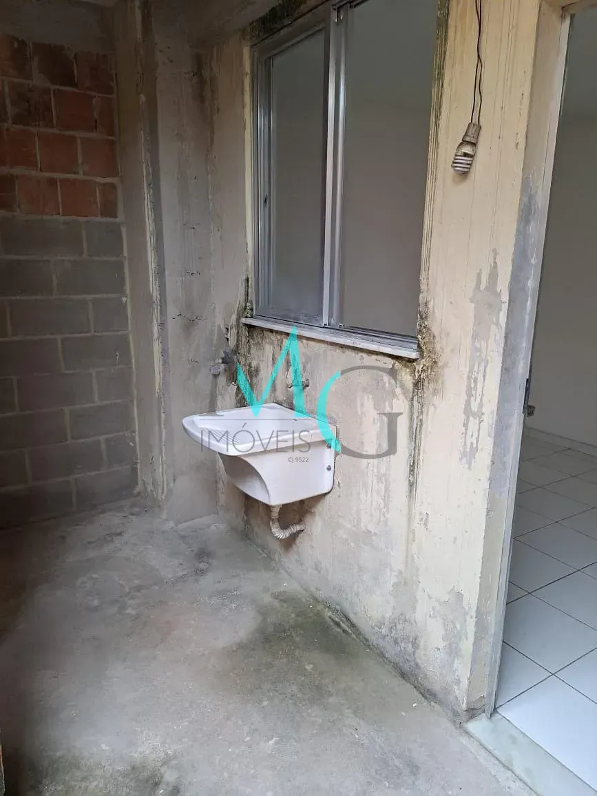 Imagem Casa Geminada de 2 Quartos no Condomínio das Laranjeiras - Santíssimo: Conforto e Segurança em Excelente Localização