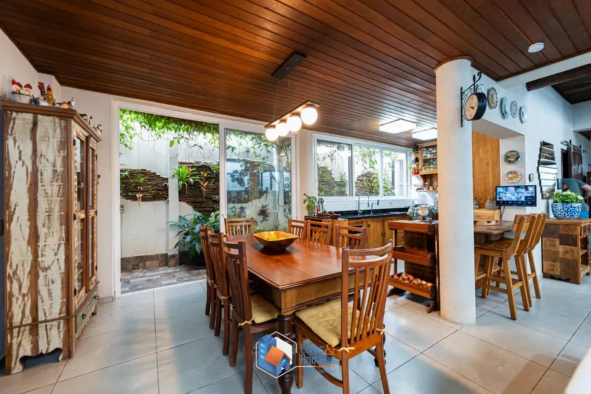 Imagem Casa para venda em Planalto Paulista com 4 quartos, sendo 4 suítes, 326m²