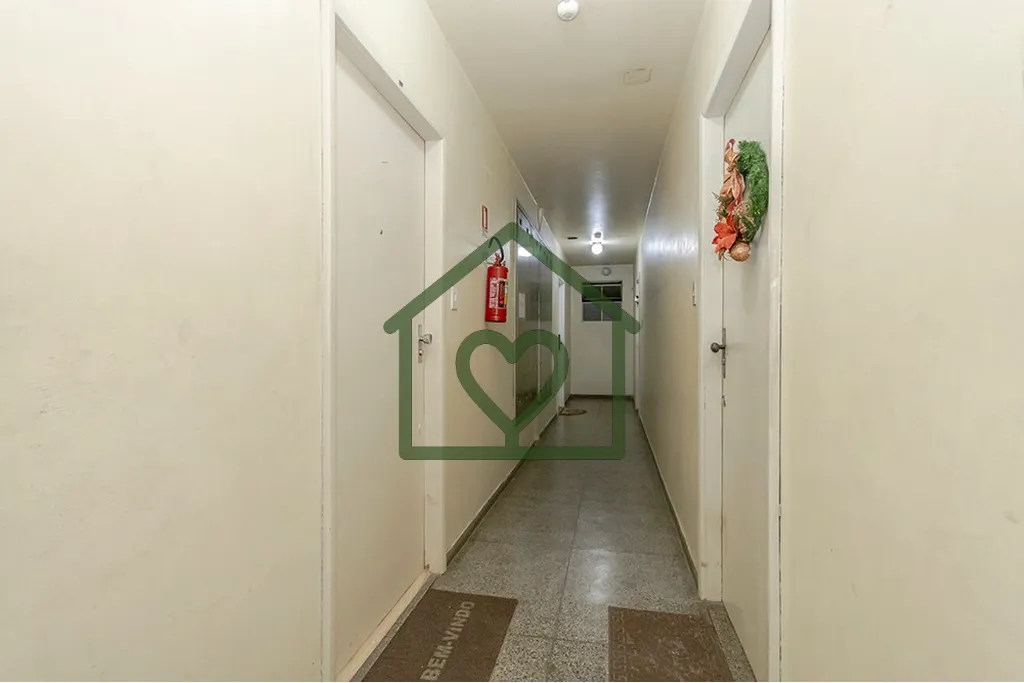 Imagem Descubra o seu novo lar em Porto Alegre, RS! Este charmoso apartamento localizado na Av. Princesa Is...