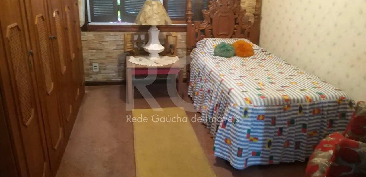 Imagem Casa para Venda - 750m², 6 dormitórios, sendo 3 suites, 4 vagas - Partenon
