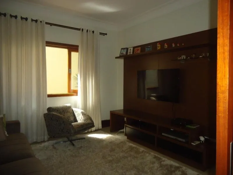 Imagem Casa de alto padrão em condomínio de luxo em Valinhos-SP - 4 quartos, 1 suíte, 3 salas, 6 banheiros, 4 vagas, 320m².