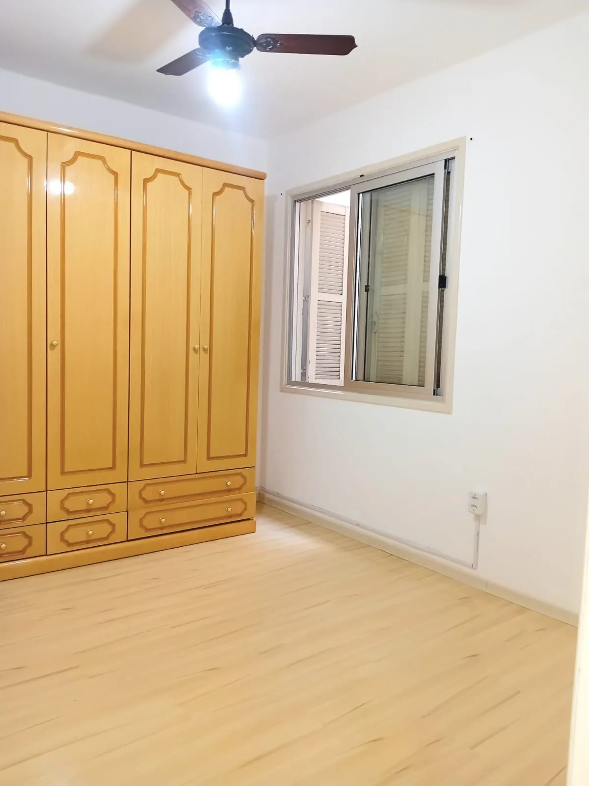 Imagem Apartamento 3 dormitórios, frente, sacada no bairro Santana - Porto Alegre - RS