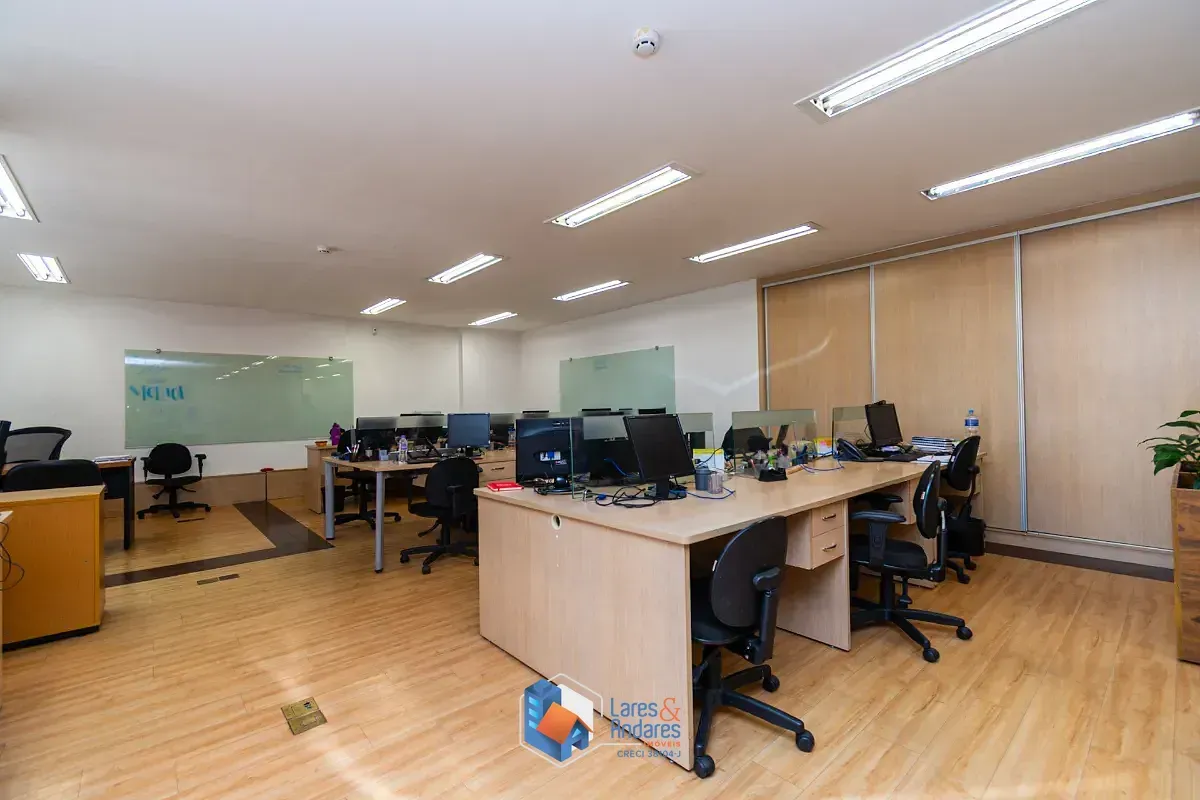 Imagem Conjunto comercial para venda em Centro, 378m²