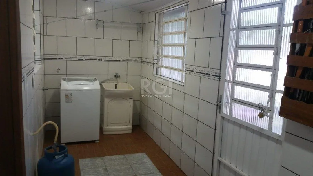 Imagem Casa para Venda - 70m², 2 dormitórios, 3 vagas - Ponta Grossa