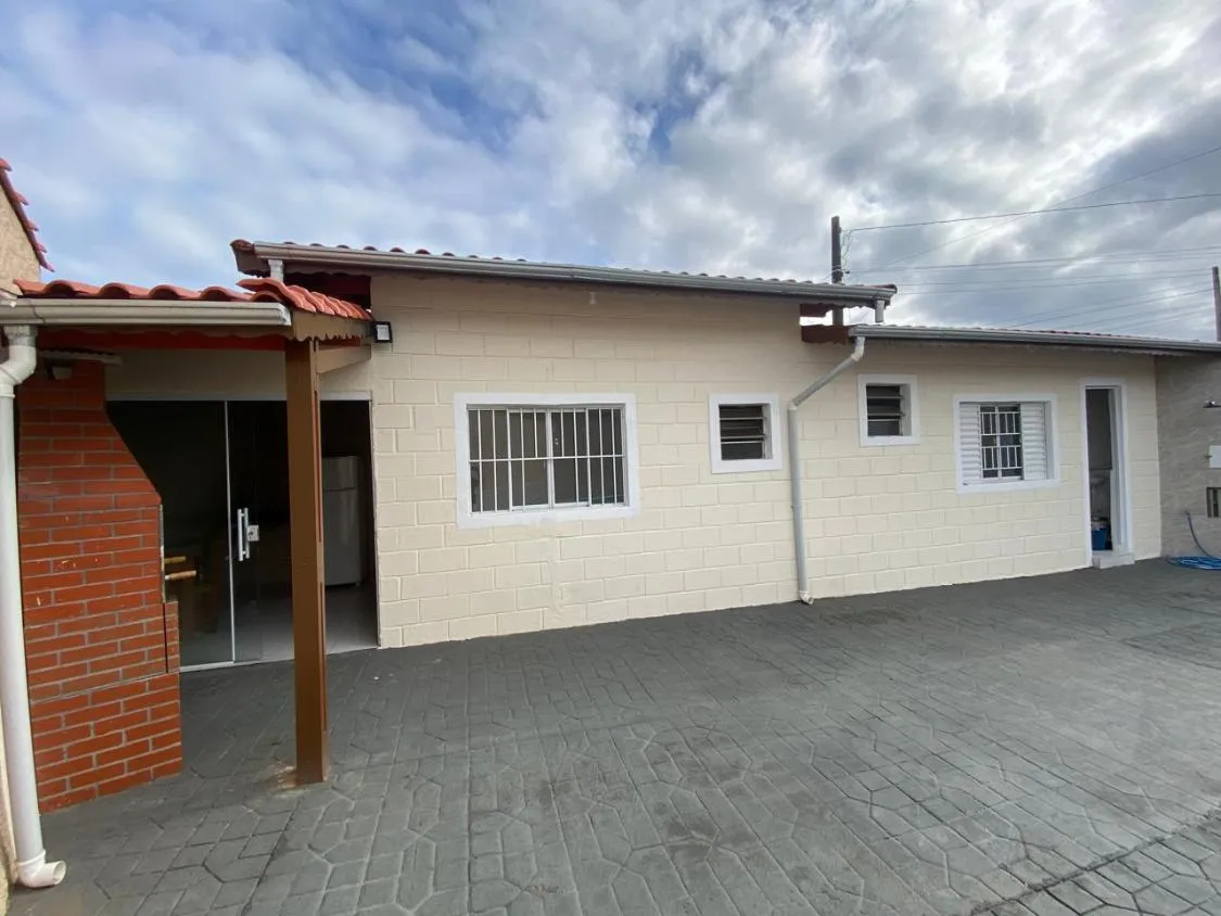 Imagem CASA COM PISCINA, CHURRASQUEIRA E ACEITA FINANCIAMENTO BANCÁRIO NO JARDIM SUARÃO EM ITANHAÉM