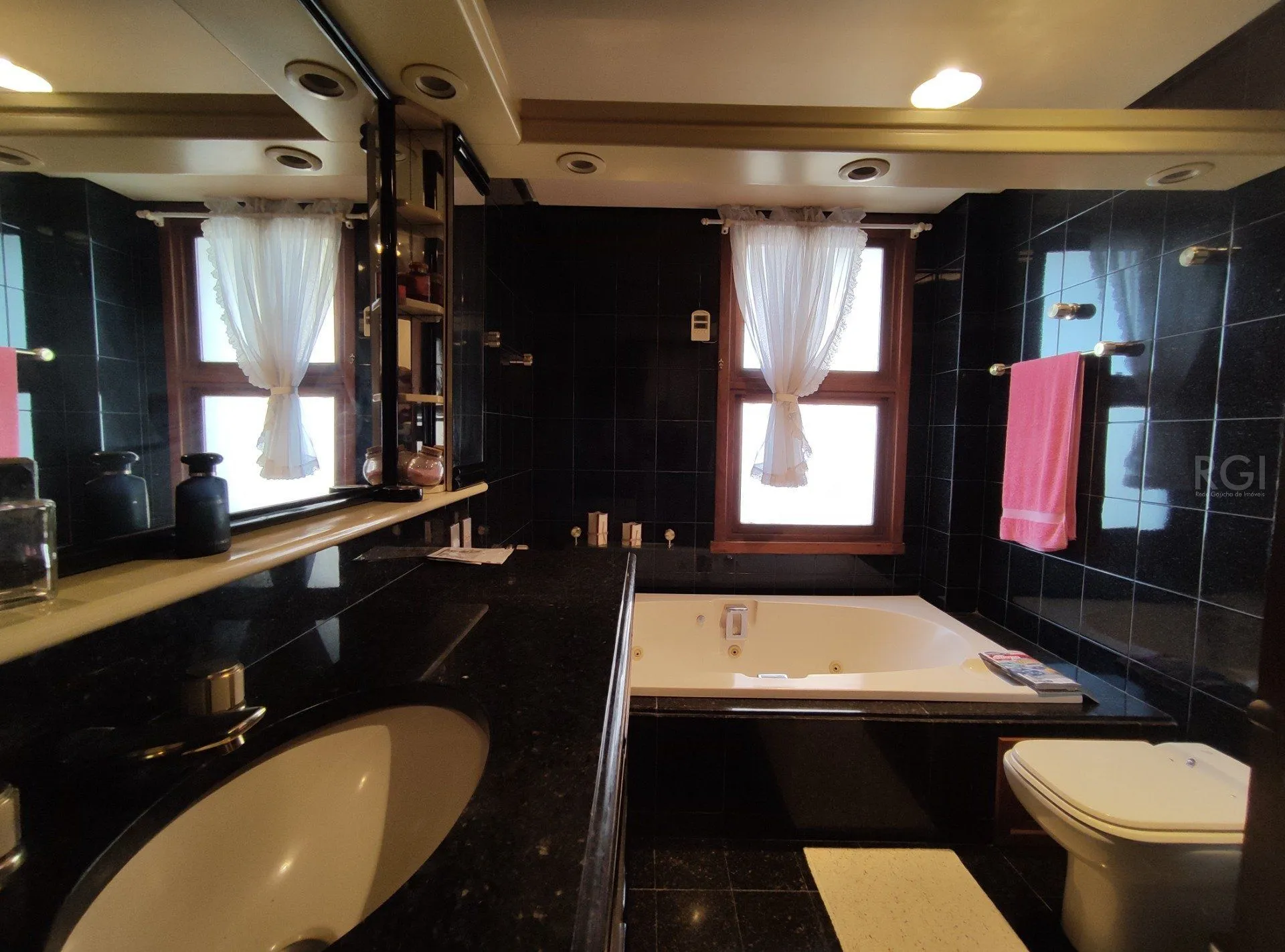Imagem Cobertura para Venda - 354.67m², 3 dormitórios, sendo 1 suites, 3 vagas - Jardim Lindóia