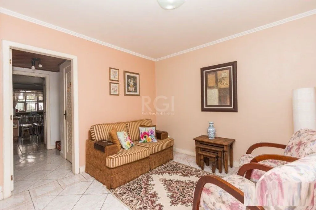 Imagem Casa para Venda - 258m², 3 dormitórios, sendo 1 suites, 4 vagas - Teresópolis