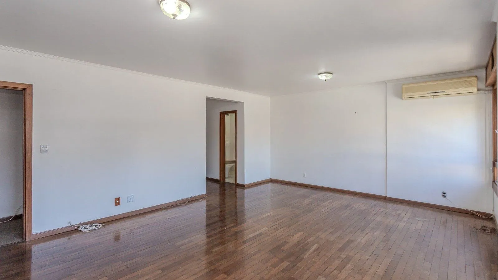 Imagem Apartamento semimobiliado de 140 m² privativos no bairro Mont'Serrat