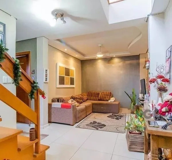 Imagem Casa sobrado no Partenon de 4 dormitórios e 2 vagas