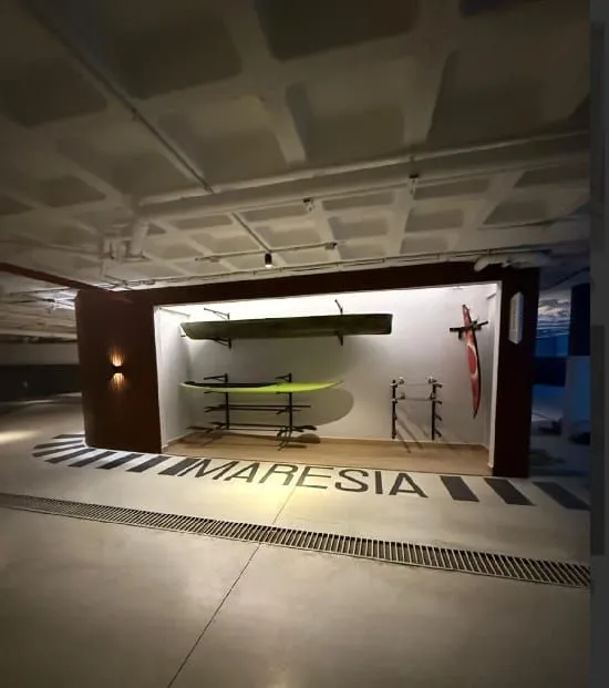 Imagem Alto Padrão com Piscina Infinita e Potencial para Airbnb - Viva ou Invista com Inteligência