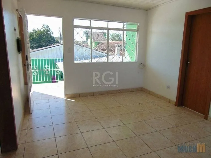 Imagem Casa frente, 81,50m2 e 2 apartamento nos fundos térreo e segundo andar.