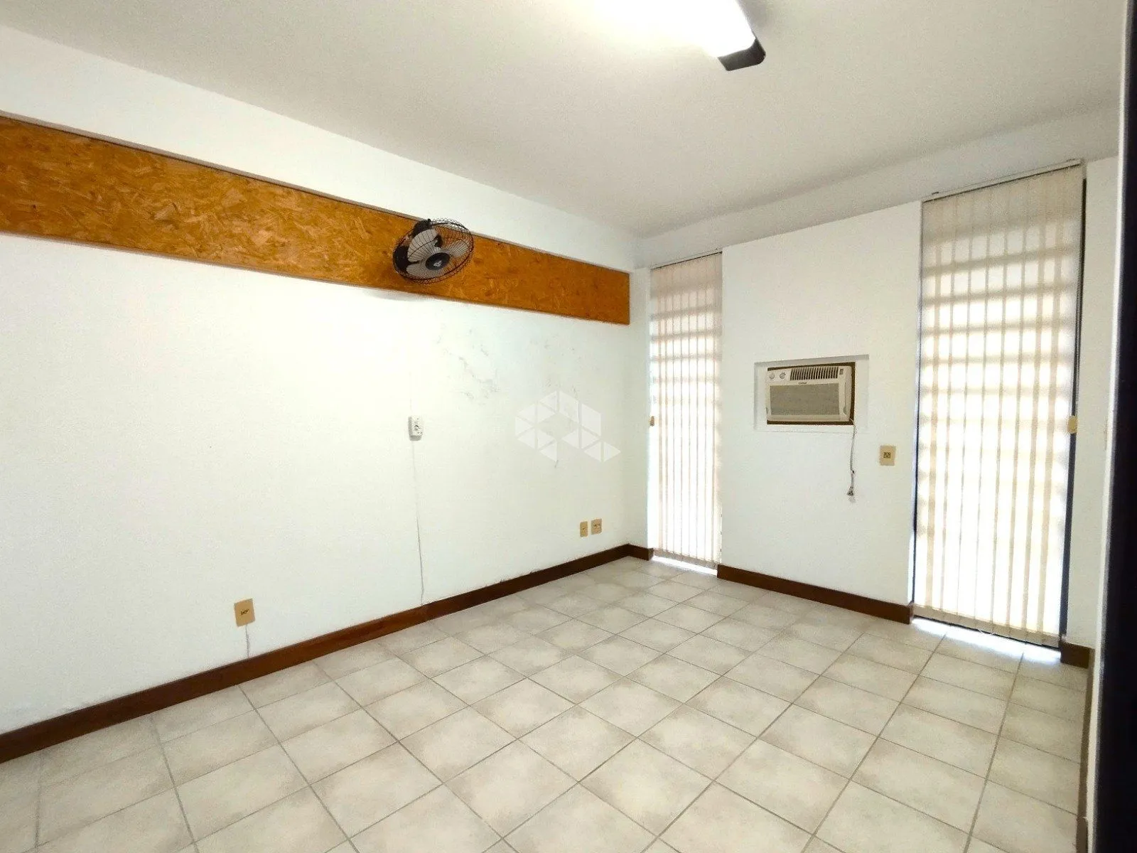 Imagem CONJUNTO COMERCIAL PODENDO FACILMENTE SER TRANSFORMADO EM APTO GARDEN