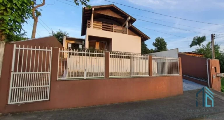 Foto do imóvel (Financiamento e estuda permuta) Sobrado a venda 04 quartos c/suíte, 04 vagas em Joinville SC