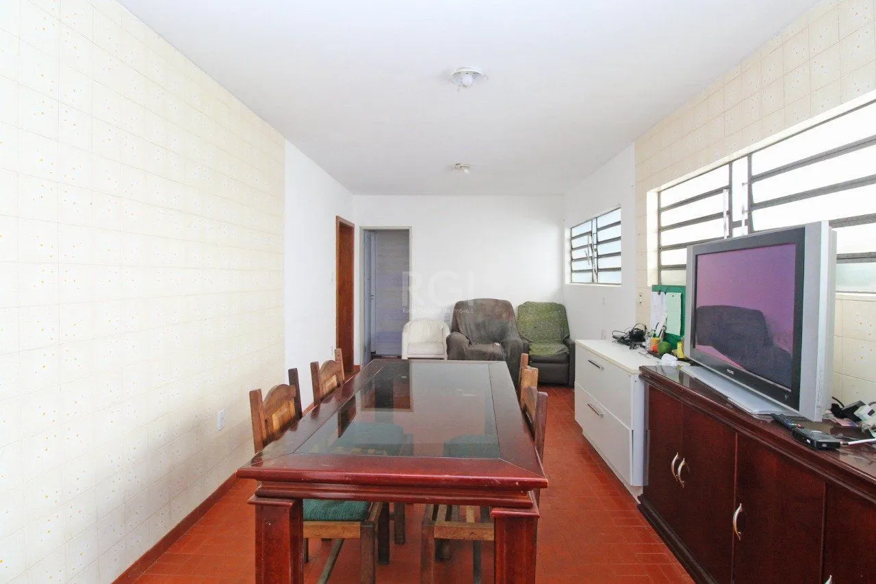 Imagem Casa 5 dormitórios, 1 suíte, 2 vagas de garagem, no bairro Camaquã, Poa/RS.