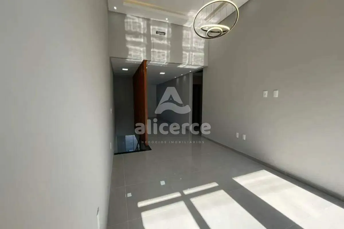Imagem Casa à venda - 3 Dormitórios I 1 suíte I 180m² I Vaga de garagem - em Potecas, São José/SC