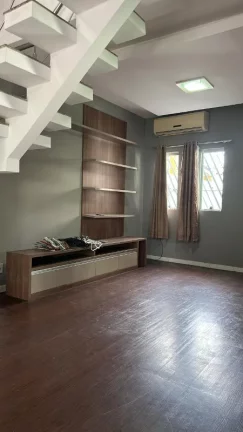 Imagem Casa duplex com quadra esportiva e piscina , disponível para locação, no conjunto 31 de março, no bairro Japiim , semi-mobiliada